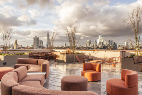 Low Res Billy Bolton Johnson Naylor Pearl Yard 255