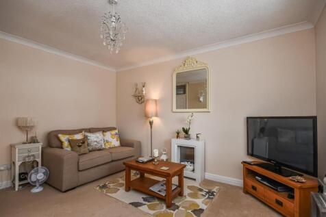 Flat 14 Maypole Court-6.jpg