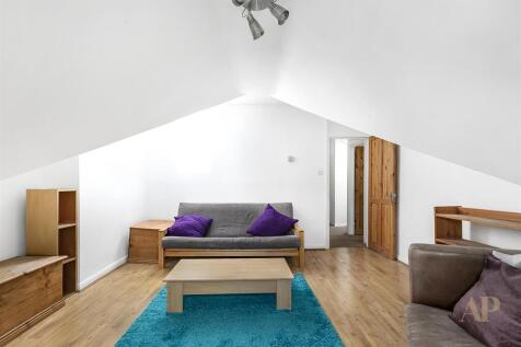 AP Living London are pleased to present this three bedroom flat in N19. Situated on Hornsey Rise in the popular N19 postcode, this well-presented flat offers generous living space arranged over two le