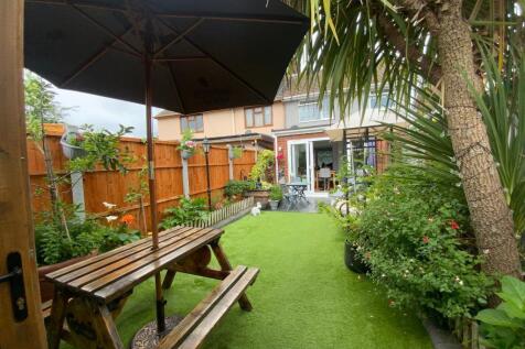 REAR GARDEN approx 40ft