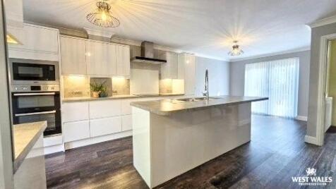 Kitchen photo 1.jpg