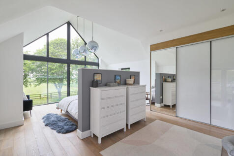 7 Hill Farm View ...