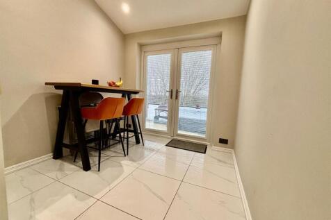 Dining Room: