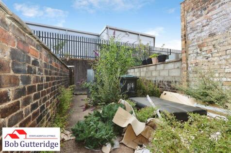 ENCLOSED REAR YARD