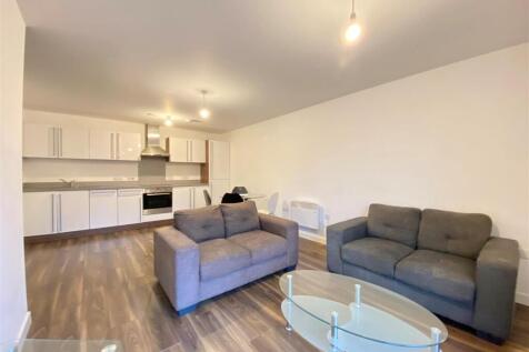 Welcome to Alto, an outstanding modern development perfectly situated along the picturesque River Irwell in the vibrant heart of Manchester. This elegant two-bedroom apartment offers a seamless combin