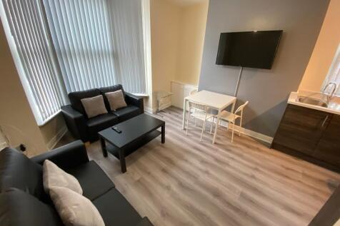 3 Bedroom Flat in L15 8HS