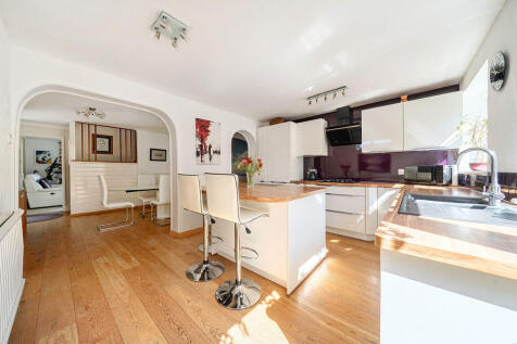 Kitchen angle 2