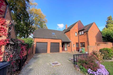 5 Bedroom Detached in HR1 1NT