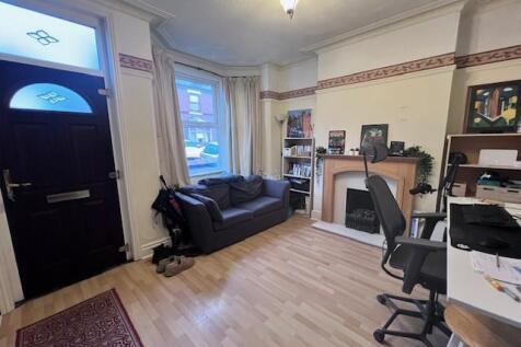 12 Worrall Avenue lounge.jpg