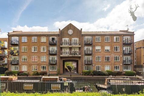 Smartly presented one bedroom apartment set within a secure waterside development on the banks of the Hertford Union Canal and the award-winning Victoria Park.