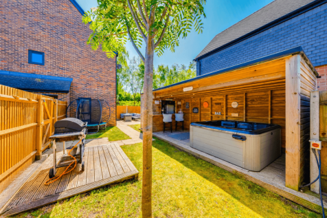 Three Bedroom Semi Detached House for Sale in Kin