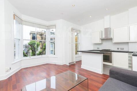 Black Katz are pleased to offer to the market this contemporary one double bedroom flat set on the first floor of a period conversion. This very well presented flat comprises floor to ceiling windows,