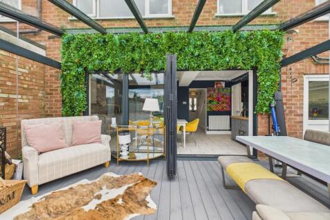 CAM03162G0-PR0284-STILL023