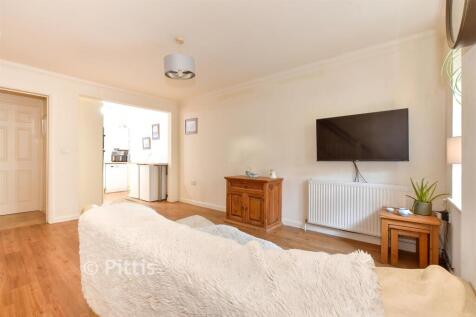 Lounge/Dining Area