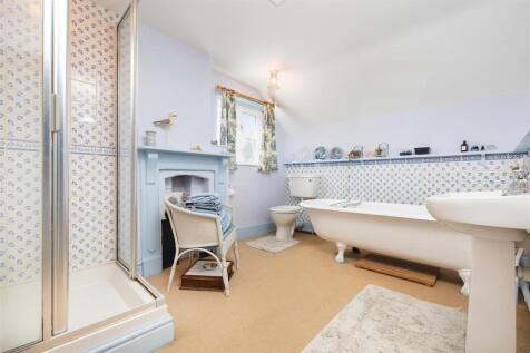 10 Main Street, Newton Burgoland