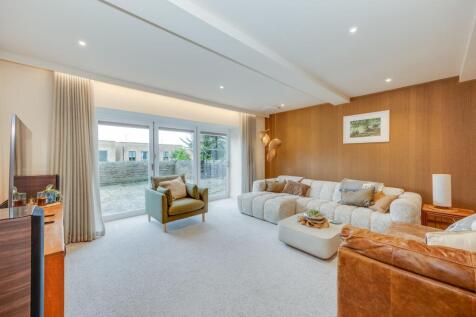 4 bed, 3 bath Detached in Sheffield - Photo 16