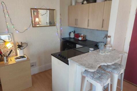 studio flat kitch...