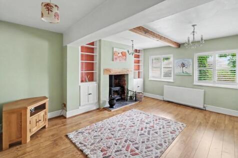 Reception room unstaged