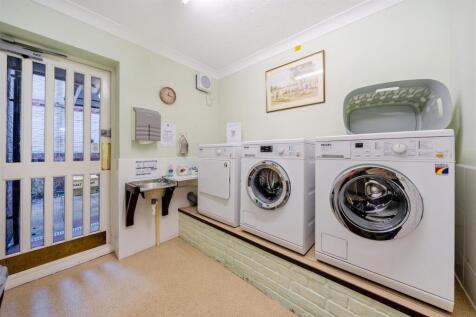 Communal laundry room.jpg