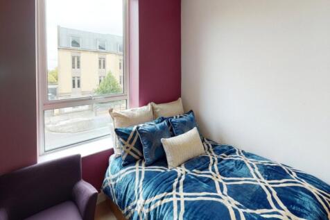 Key features: bus route to UWE, walking distance to University of Bristol, flatscreen TV. A LUXURY student studio apartment in an EXCLUSIVE development just off the VIBRANT Whiteladies Road. In a PRIM