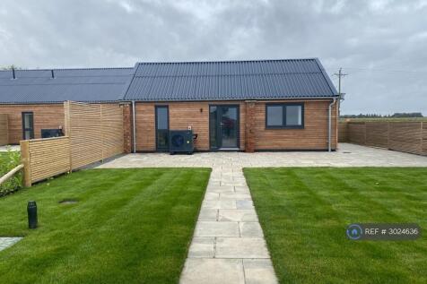 4 Bedroom Semi-Detached in LN4 4YH
