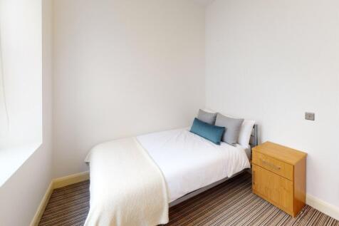 Key features: All bills included, professionals and students, city centre. A MODERN two double bedroom apartment set within a unique CITY CENTER development — perfect for students who want COMFORT, co