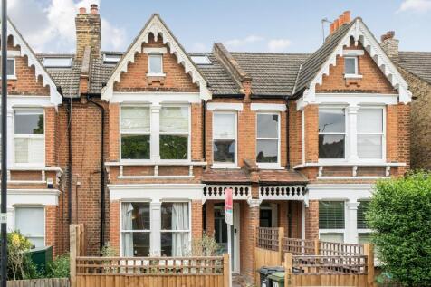 Set on this sought after road in residential West Dulwich is this delightful three bedroom ground floor period apartment which offers direct access to a private rear garden.