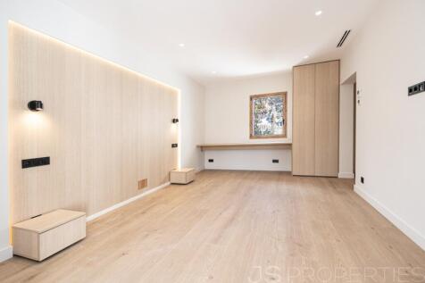 Modern luxury home with pool in a prime location in Puerto Pollensa