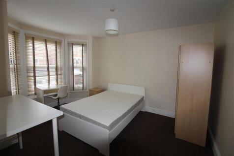 5 Bedroom Semi-Detached in SO15 2FR
