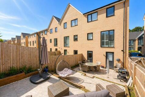 Wyatt Close - Garden4.jpg