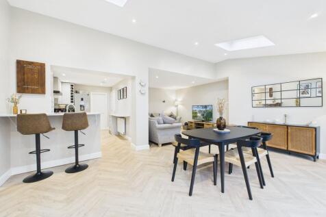 Open-Plan Living/Dining