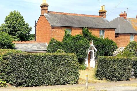 100 Cooden Sea Road - Front1.jpg