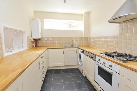 PLEASE DO NOT CALL AGENT AND IF YOU WOULD LIKE TO APPLY, PLEASE EMAIL AGENT THROUGH THE PORTAL REQUESTING AN APPLICATION FORM Nestled in the desirable Fishponds/Downend border of Bristol, this charmin