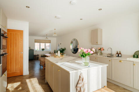 Kitchen / Dining Area