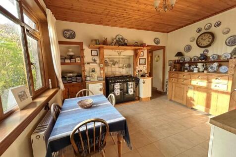 Breakfasting Kitchen