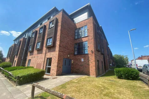 Intus Lettings are delighted to offer this spacious, two bedroom, unfurnished apartment situated in this popular block on Devonshire Road which is close to Eccles town centre.