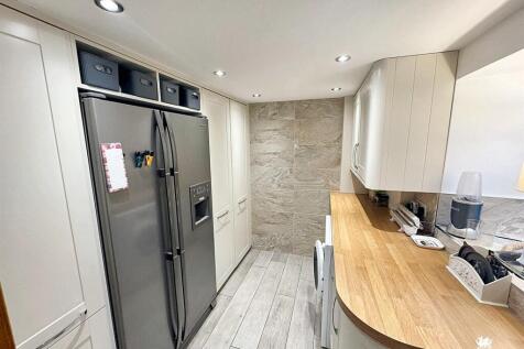 WhatsApp Image 2025-09-29 at 11.28.11 (2).jpg