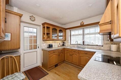 Warenne Road 10 KITCHEN.jpeg