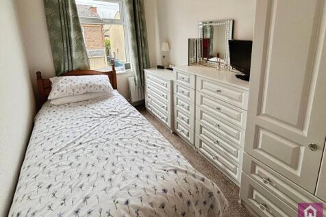 3 bed, 1 bath End of Terrace in Manchester - Photo 11