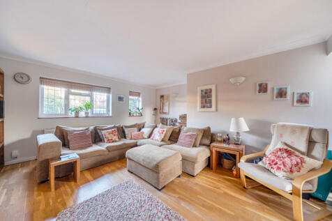 1381989-6-691b6f4...