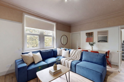 5 Bedroom House in LS16 5JX