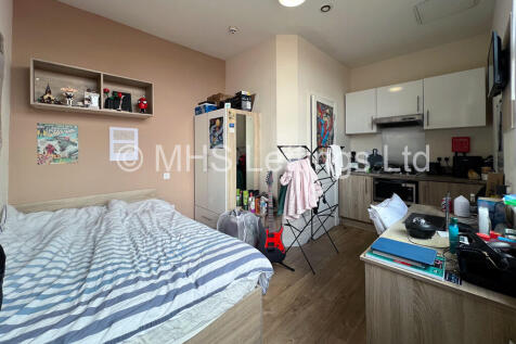** From £130pw (inc Electricity, Water & Wi-Fi) * *AVAILABLE 5TH SEPTEMBER ** STUDENTS ONLY ** Fantastic Studio (with private bathroom and kitchenette) **