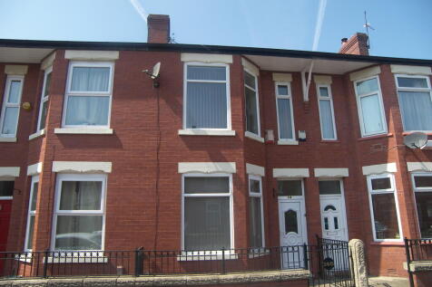 A fantastic three bedroom mid terrace property located in the heart of Fallowfield, ideal for students or professional sharers. The property in brief consists : living room, modern fitted kitchen lead
