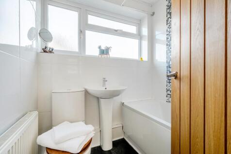 Family Bathroom (1)