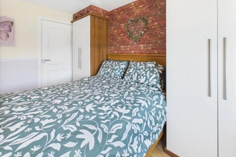 CAM04233G0-PR0025-STILL040