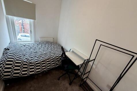 AVAILABLE NOW. ROOM TO RENT. 1 Double bedroom to rent. £575 Per Month including bills.