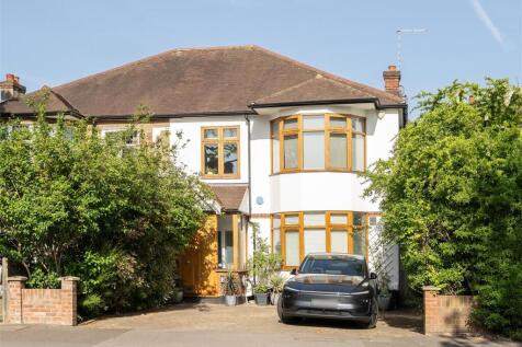 Woodford Road, E18