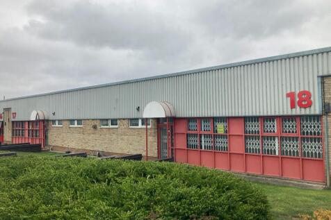 Warehouse to rent in wakefield