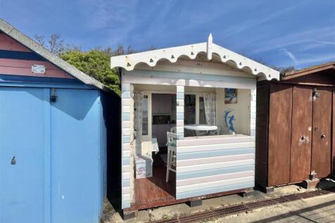 BEACH HUT