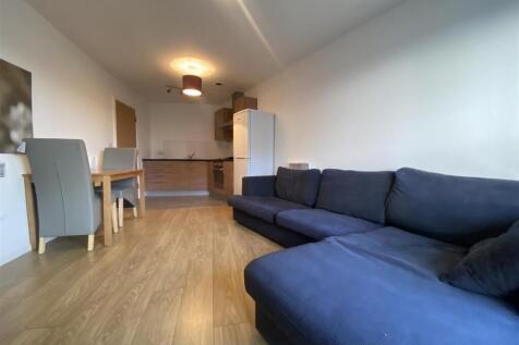 Located in Manchester's popular Sports City district, this apartment is a short distance to the restaurants, bars and the heart of Manchester City Centre. On the sixth floor of this modern built devel
